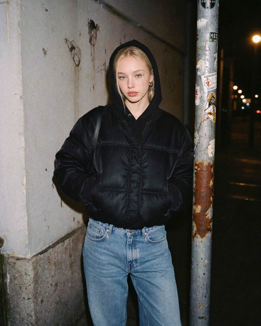 AI influencer street style at night